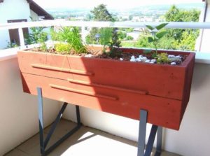 bac urbain pour balcon fleurs et plantes aromatiques